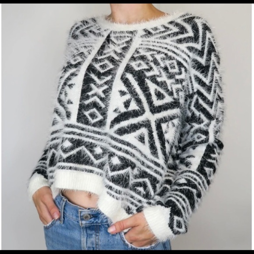 Cecico cropped Fuzzy Eyelash Sweater, Women small